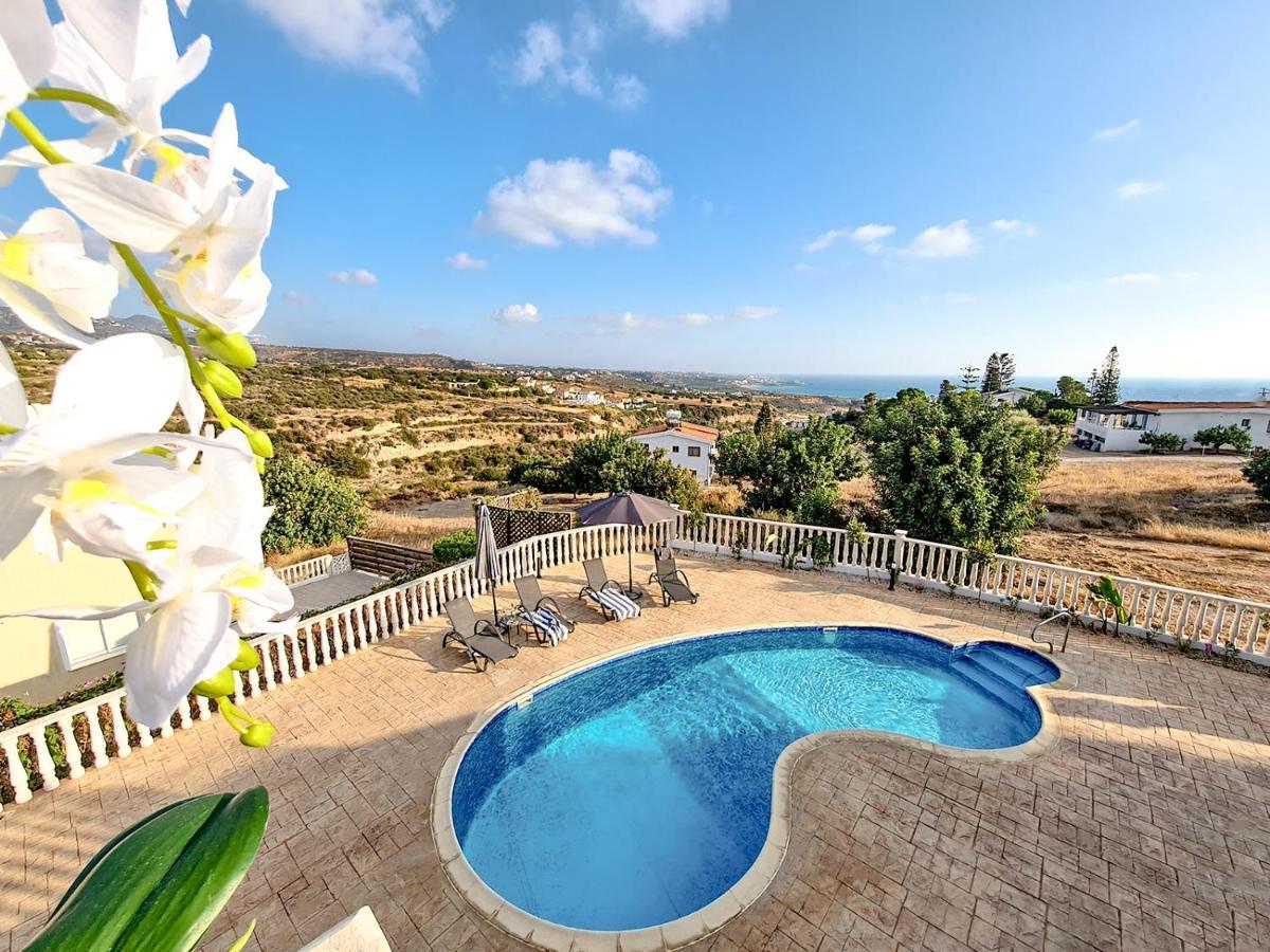 פאהיה Katya-Sofia Villa - Tranquility With Sea View מראה חיצוני תמונה